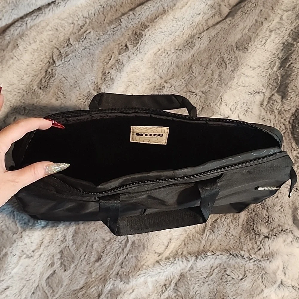INCASE COMPUTER CASE BLACK
